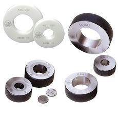 Ring gauges made of hardened tool steel, tungsten carbide or ceramic according to DIN 2250-C. Diameters up to 400 mm. Other sizes intermediate sizes or other forms on request.